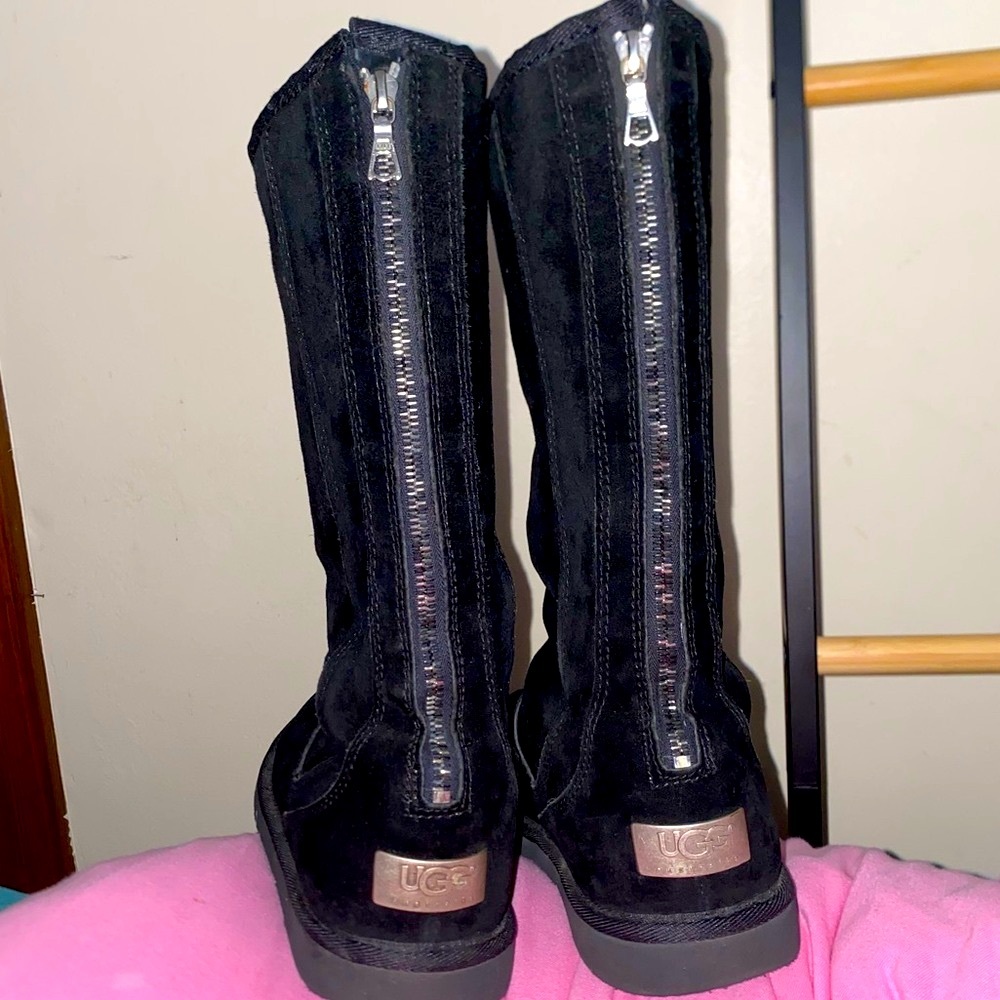 LIKE NEW SIZE 7 Ugg Australia Knightsbridge Shearling Lined Tall Zip BLACK boots